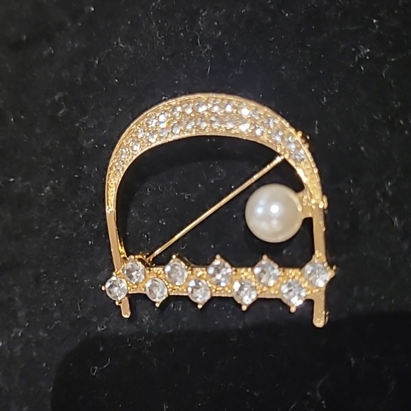 New Rhinestone and Pearl Brooch - Picture 2 of 3